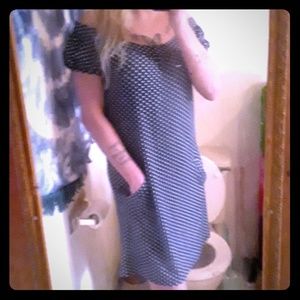 Adorable knee length dress w/pocketsby L'amazone